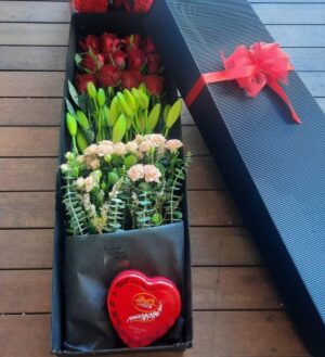 St Valentine's Day Show Stopper In A Box (White or Black)